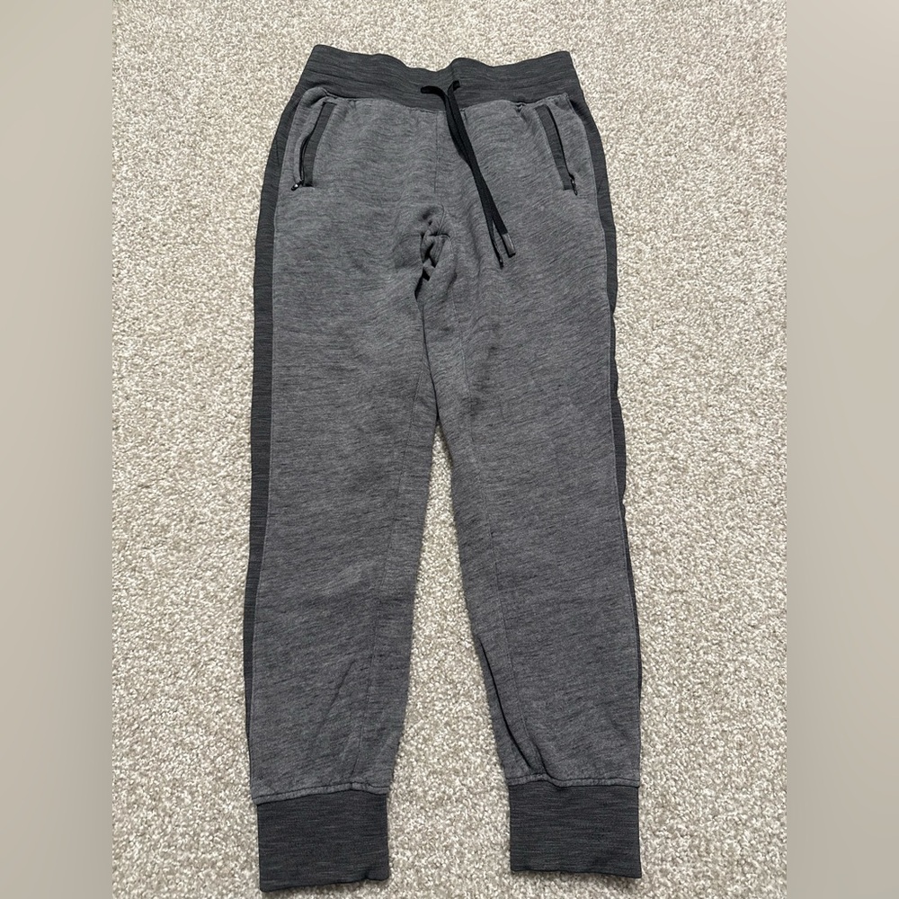 Lululemon Get Going Jogger 28.5"
Heathered Core Dark Grey / Heathered Black